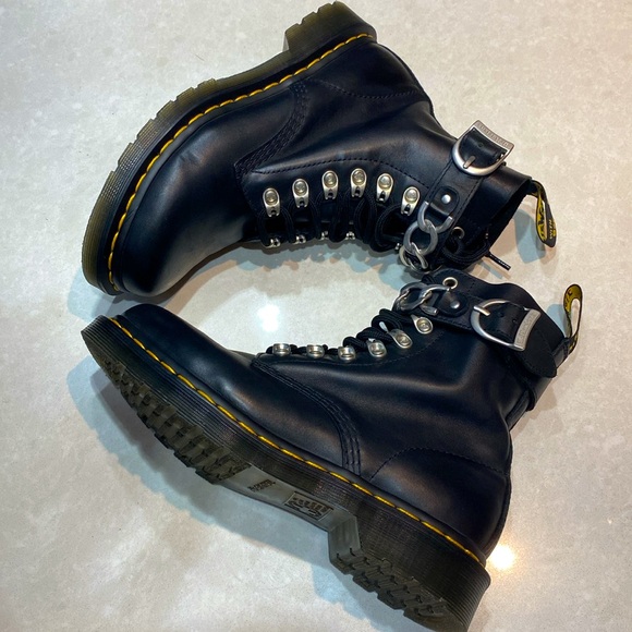 DR MARTENS 1460 PASCAL CHAIN LACE UP BOOTS Style #: R27266001 woman size 7⭐️⭐️ - Picture 14 of 17
